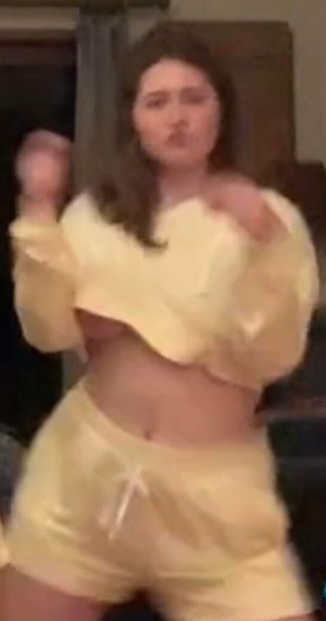 Emma Kenney photo 15