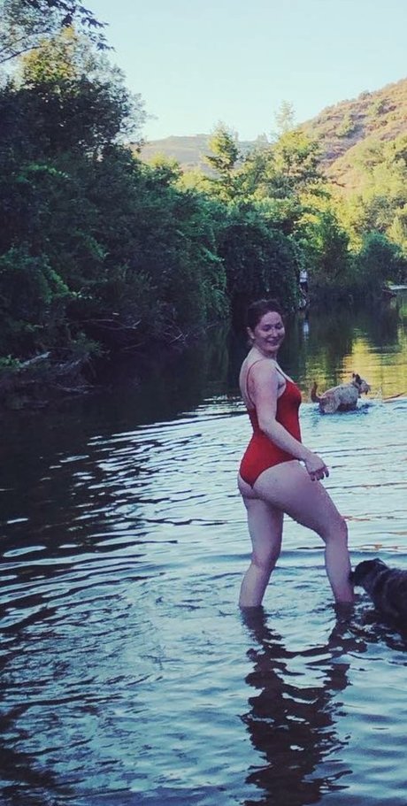 Emma Kenney photo 31