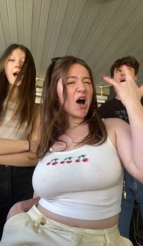 Emma Kenney photo 245