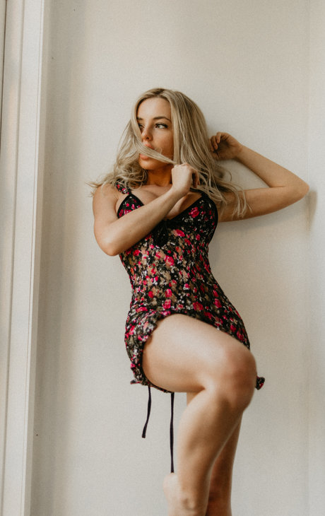 Emma Kotos photo 175