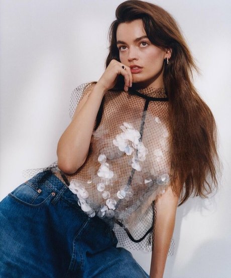 Emma Mackey photo 8