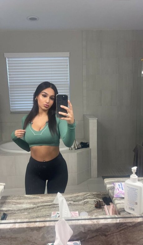 Emma Petisco photo 4
