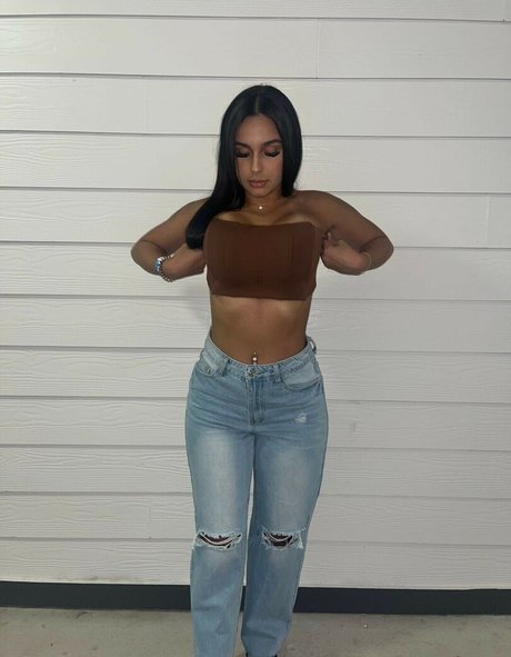 Emma Petisco photo 15