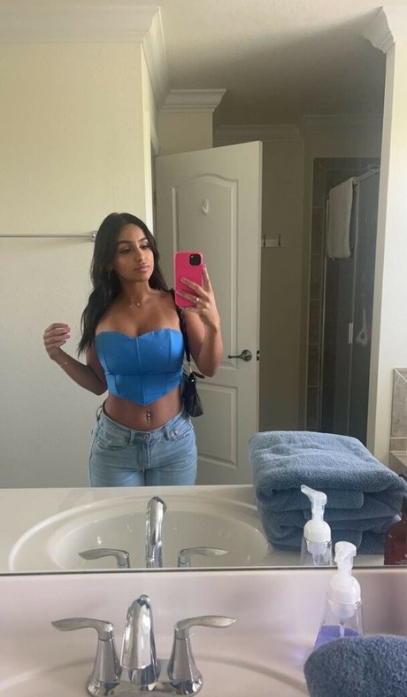 Emma Petisco photo 19
