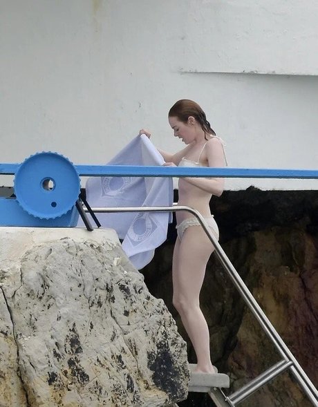 Emma Stone photo 9