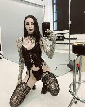 Emma Vauxdevil photo 9