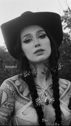 Emma Vauxdevil photo 18