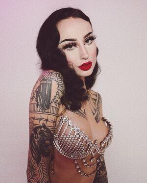 Emma Vauxdevil photo 101