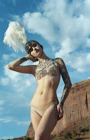 Emma Vauxdevil photo 117