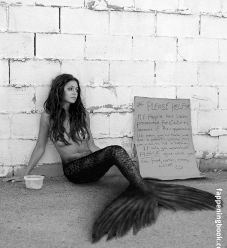 Emmanuelle Chriqui photo 23