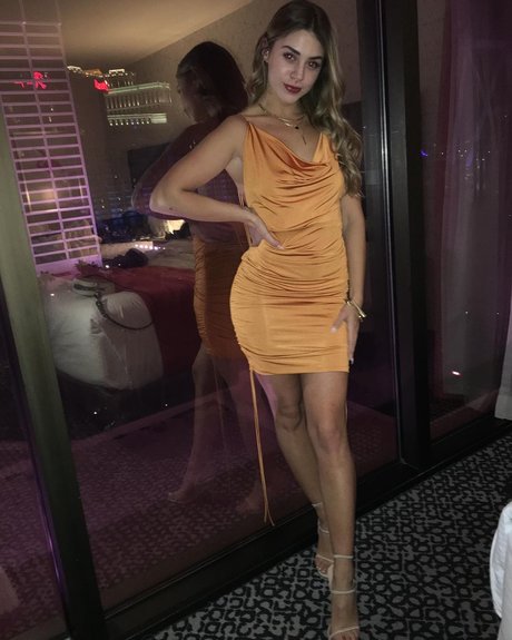 Emmily Mello photo 4