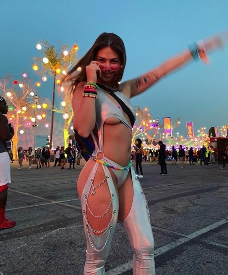 Emmily Mello photo 21