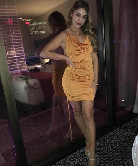 Emmily Mello photo 27