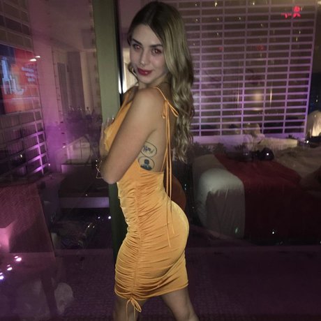 Emmily Mello photo 37