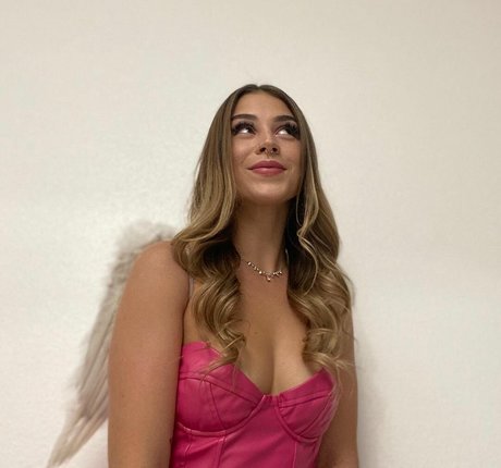 Emmily Mello photo 47