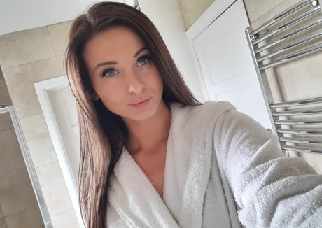 Emy-Lou photo 17