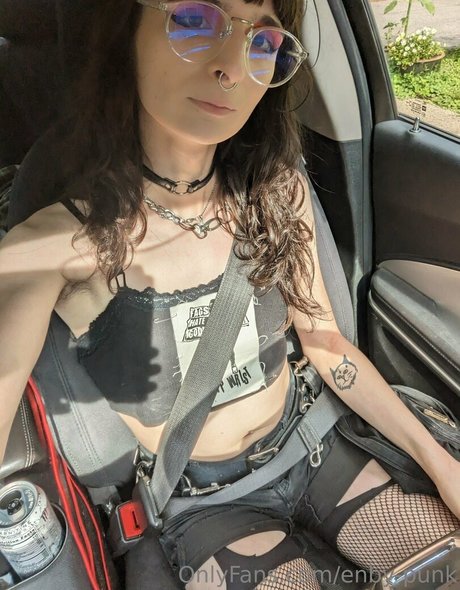 Profile photo of Enby-punk