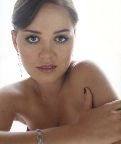 Erika Christensen photo 5