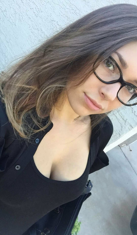 Erin Ashford photo 39