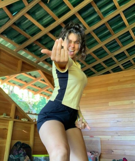 Erin Ashford photo 122