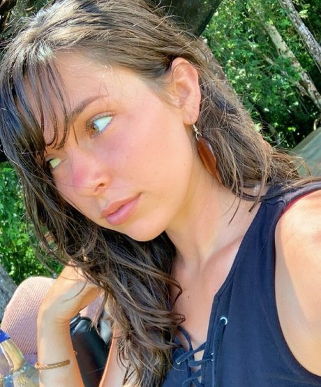 Erin Ashford photo 137