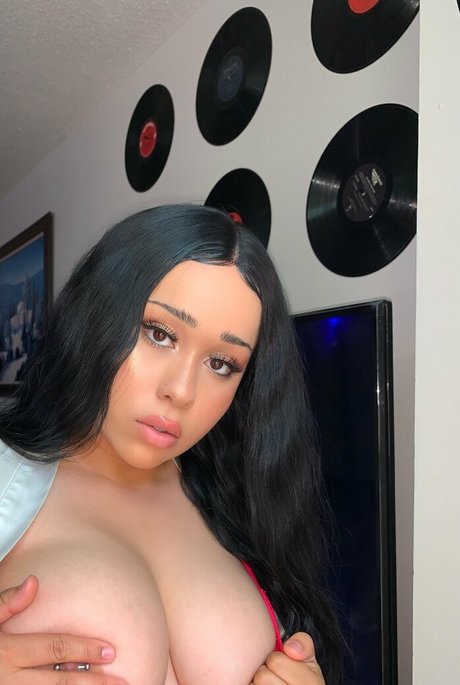 Estee Parede photo 15