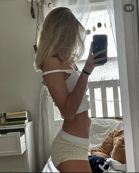 Estelle Harsh photo 3
