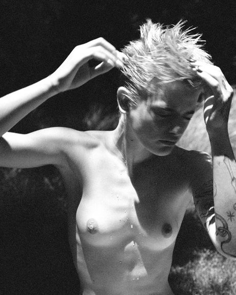 Esther McGregor photo 2