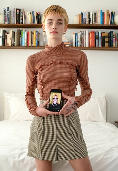 Esther McGregor photo 11