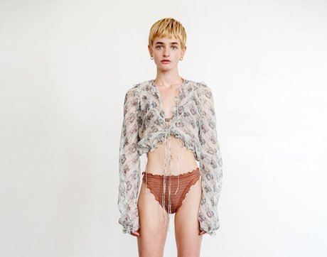 Esther McGregor photo 16