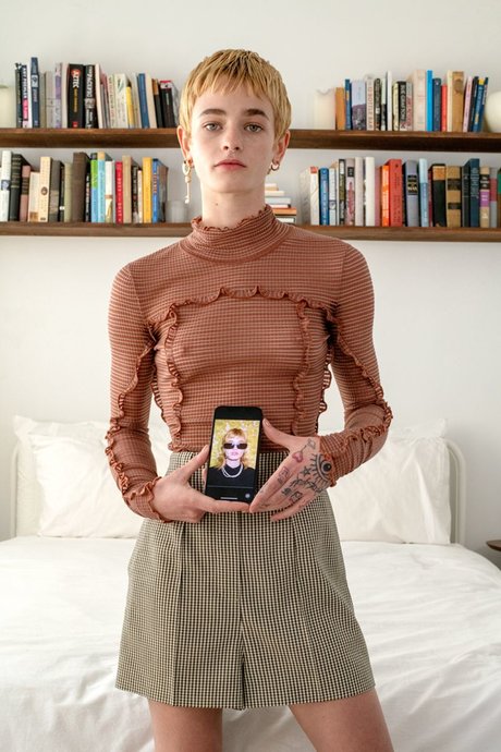 Esther McGregor photo 32