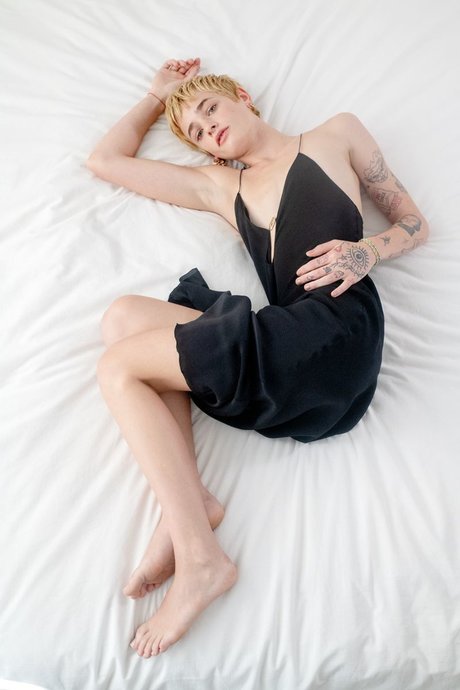 Esther McGregor photo 33