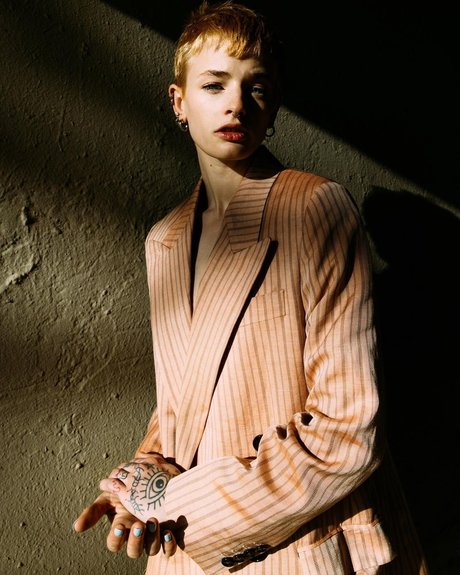 Esther McGregor photo 43