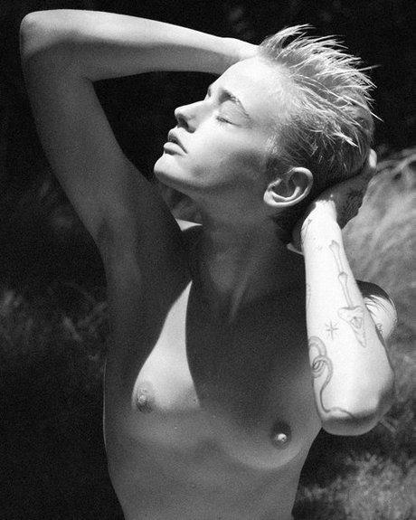 Esther McGregor photo 44