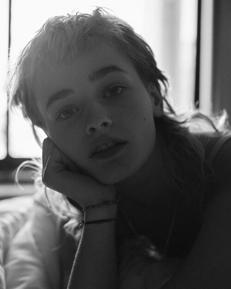 Esther McGregor photo 47