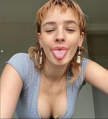 Esther McGregor photo 81