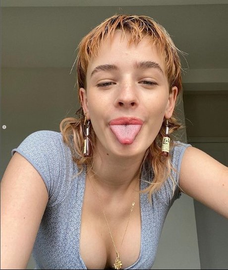 Esther McGregor photo 101