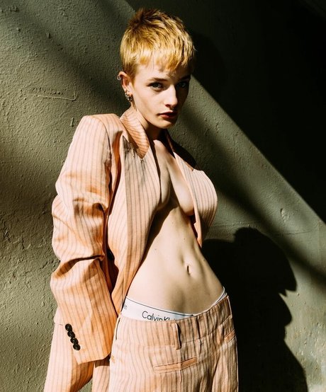 Esther McGregor photo 131