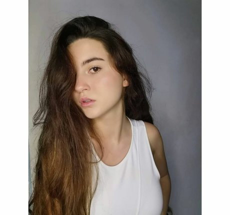 Eva Batista photo 300