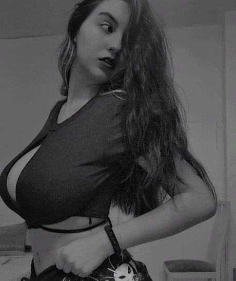 Eva Batista photo 322