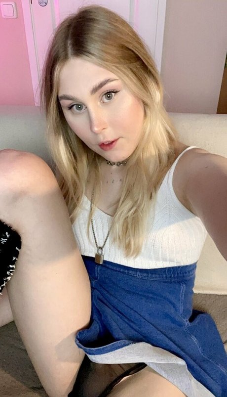 Eva Ellary photo 6