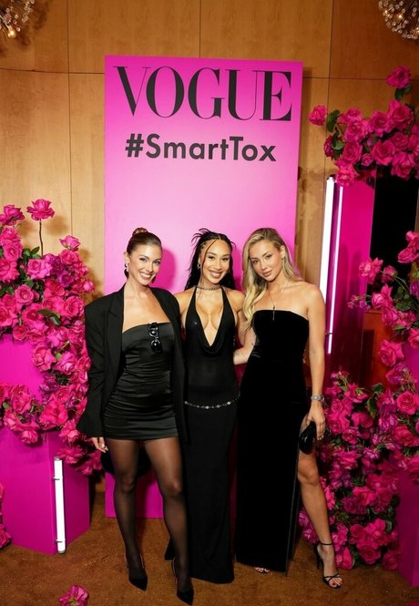 Eva Gutowski photo 17