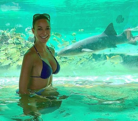 Eva LaRue photo 2
