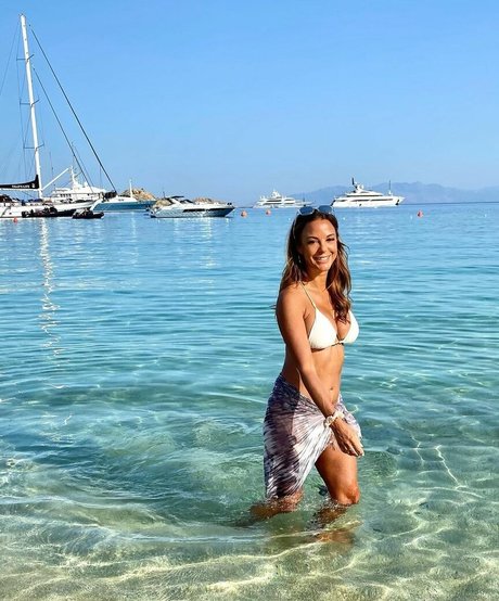 Eva LaRue photo 14