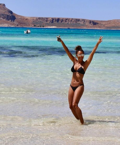 Eva LaRue photo 15
