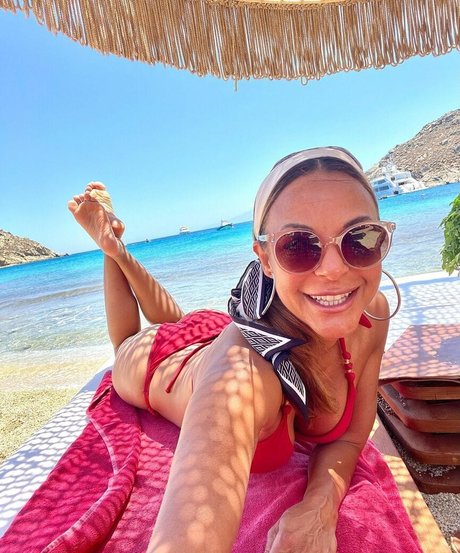 Eva LaRue photo 17