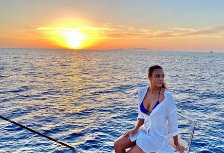 Eva LaRue photo 23