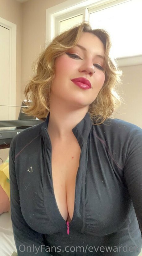 Eve Warden photo 13
