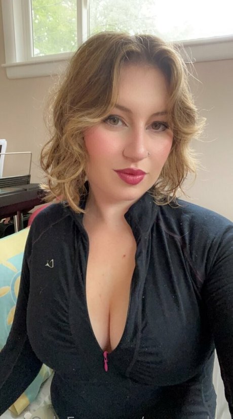 Eve Warden photo 34