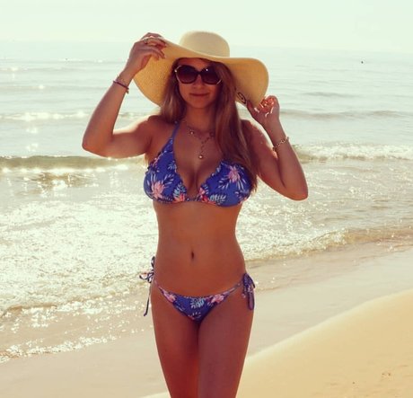 Eveline Do photo 39